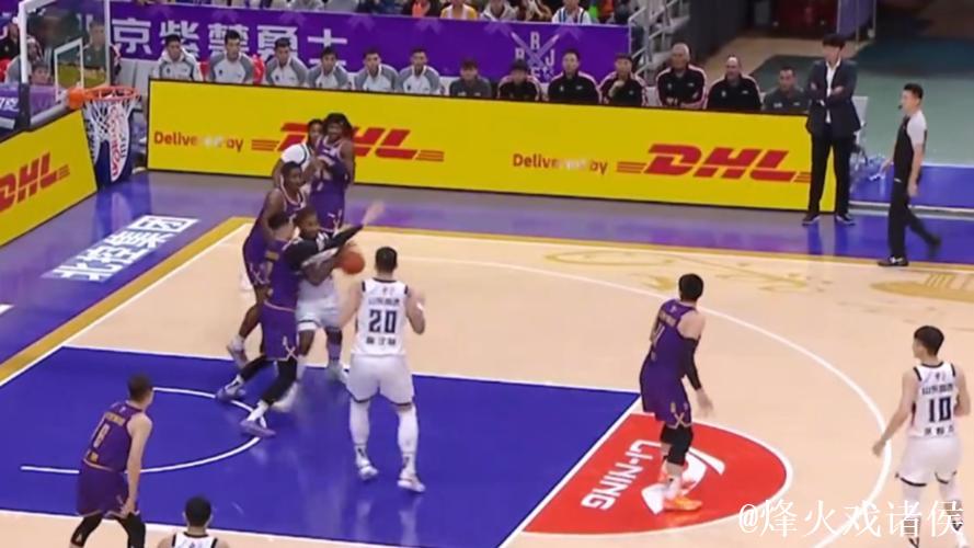 邹雨宸关键得分 北控战胜山东